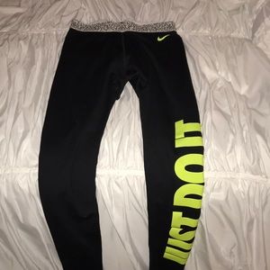 NIKE DRI FIT LEGGINGS